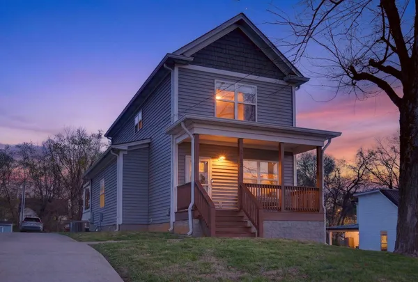 $344,900 | 813 5th Avenue East, Springfield, TN 37172