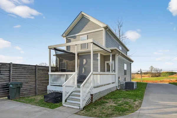 $344,900 | 813 5th Avenue East, Springfield, TN 37172