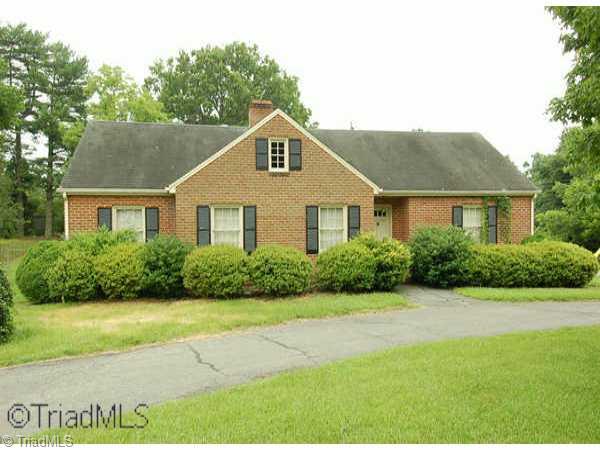 3922 Robinhood Road Winston-Salem, NC 27106 - Photo 1 of 9 Exterior Front.