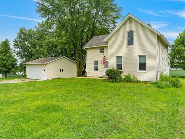 a view of a house with backyard and garden