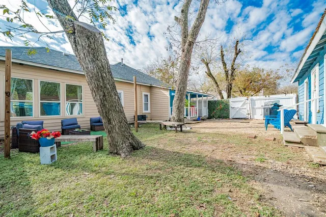 $199,999 | 301 East 2nd N Street, Kaufman, TX 75142