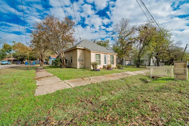 $199,999 | 301 East 2nd N Street, Kaufman, TX 75142