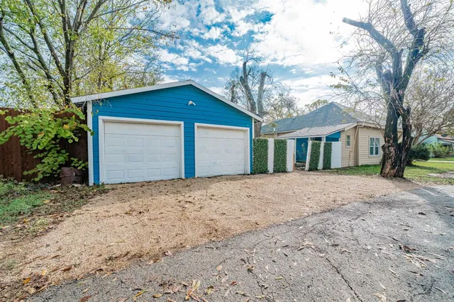 $199,999 | 301 East 2nd N Street, Kaufman, TX 75142