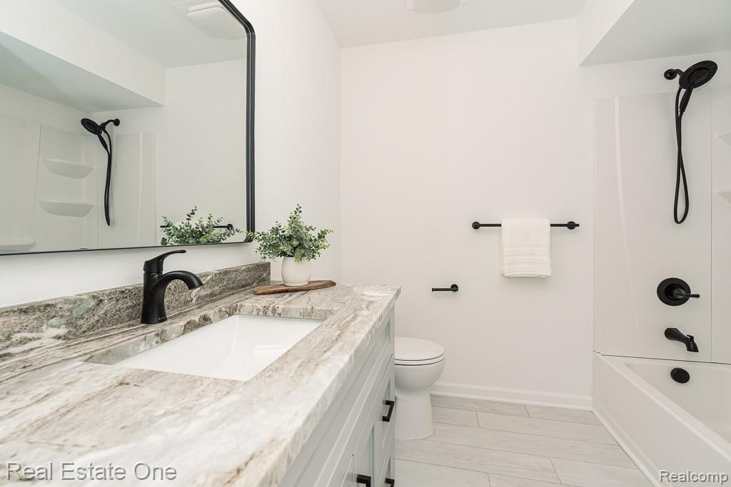3210 Lake George Road Oakland, MI 48363 - Photo 11 of 22 Gallery Image 11