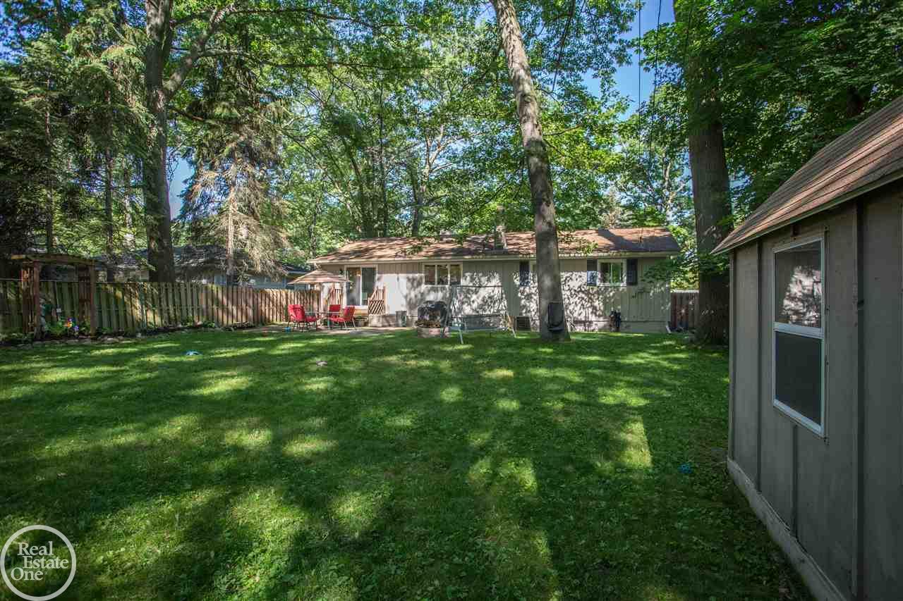 3276 Riverside Drive Port Huron, MI 48060 - Photo 8 of 60 31385791-7.JPG