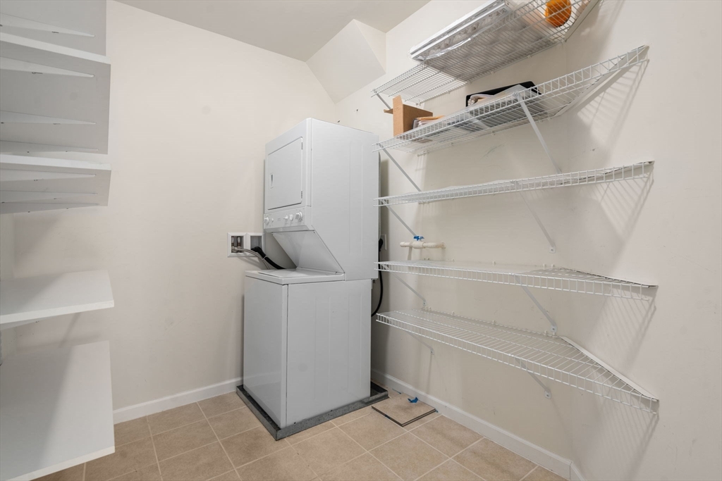 204 Clocktower Drive, Unit 206 Waltham, MA 02452 - Photo 24 of 27 a utility room with dryer and washer
