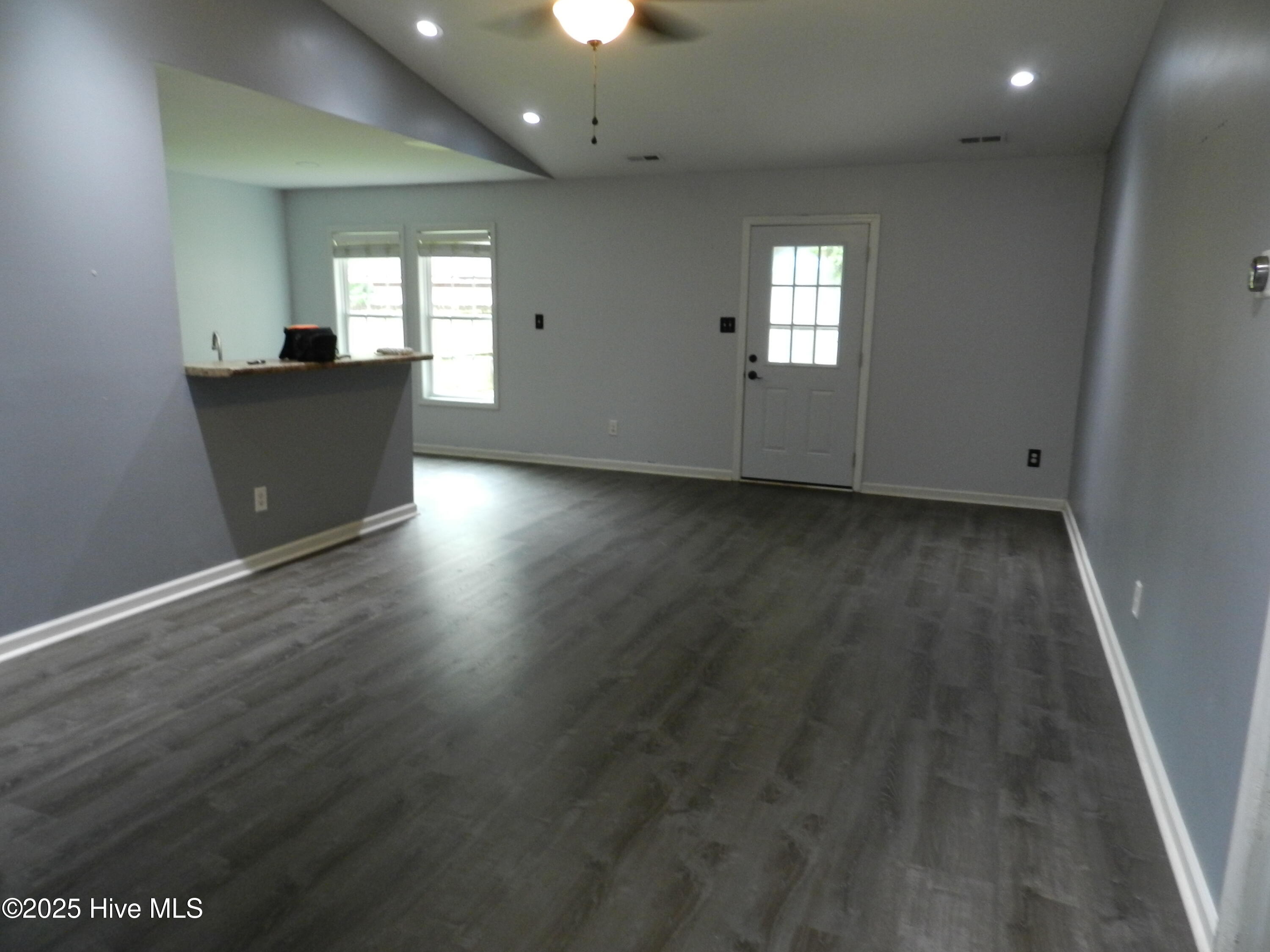 305 Roosevelt Road Jacksonville, NC 28540 - Photo 7 of 25 DSCN4272