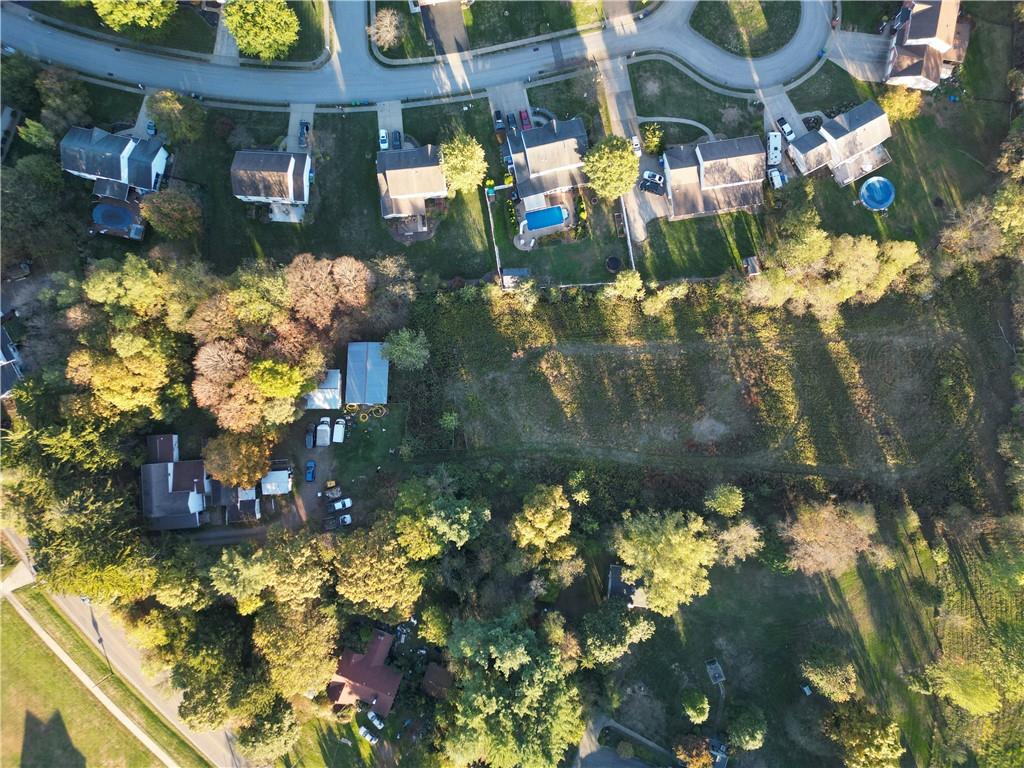 7524 Franklin Road Cranberry Township, PA 16066 - Photo 6 of 10 a bunch of flowers