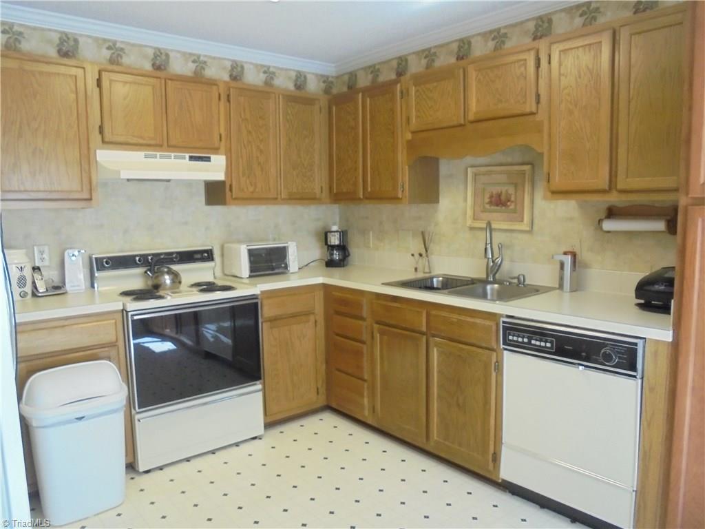 3174 Windchase Court High Point, NC 27265 - Photo 9 of 23 Gallery Image 9