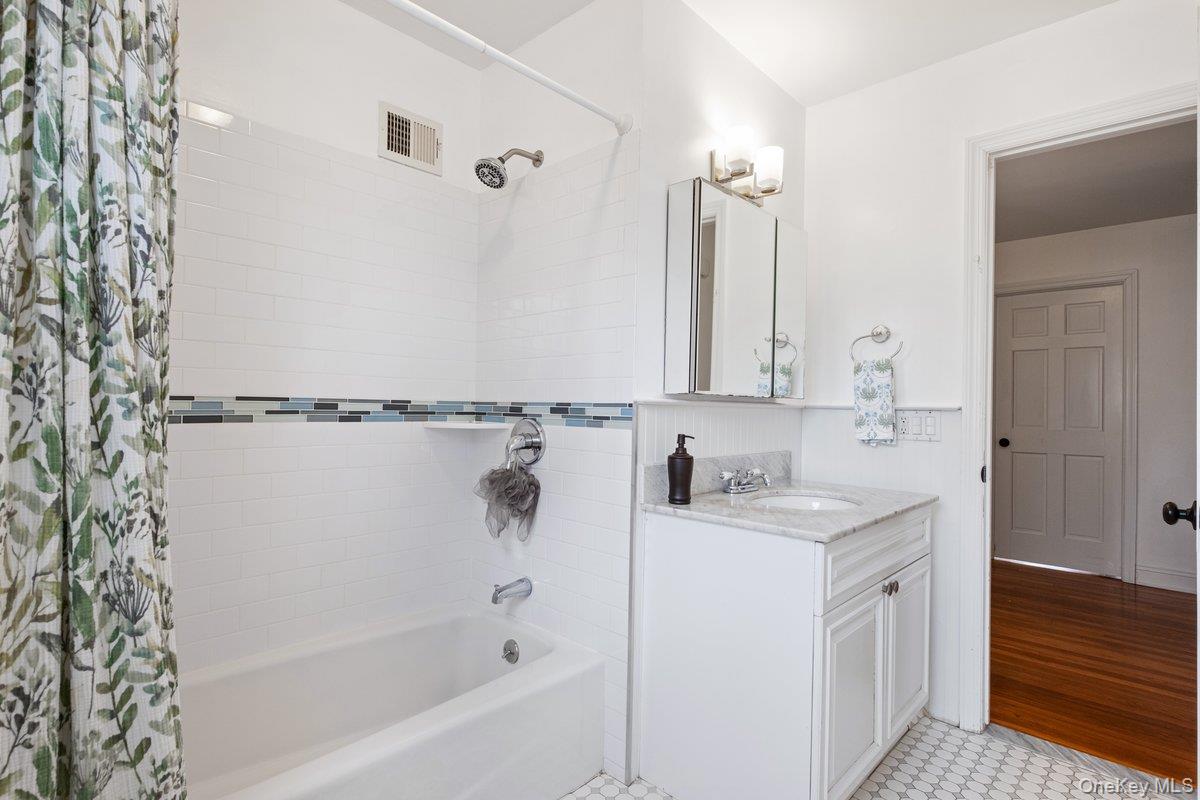 6 A Dickel Road Scarsdale, NY 10583 - Photo 14 of 26 Second floor Hall Bathroom