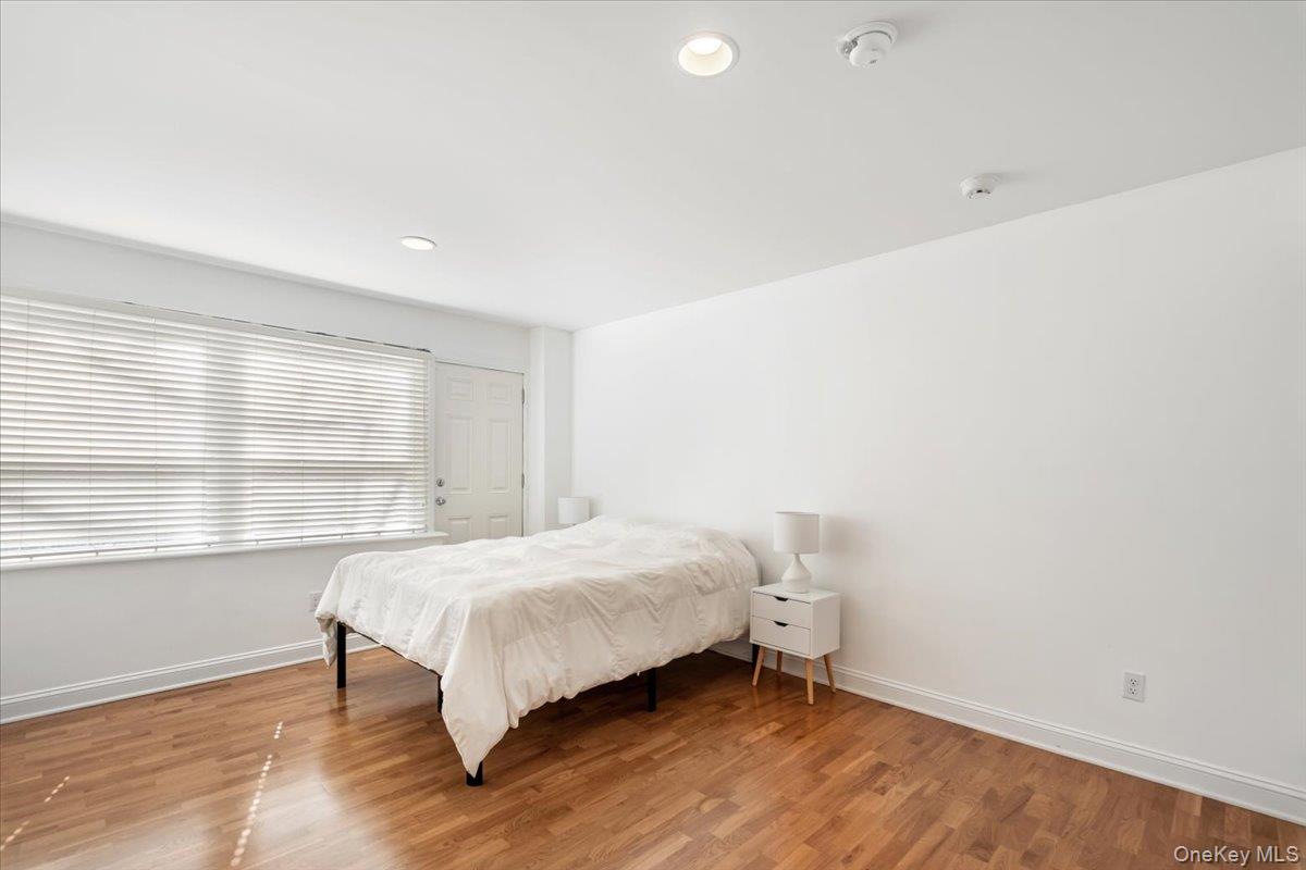 6 A Dickel Road Scarsdale, NY 10583 - Photo 19 of 26 Lower Level Bedroom with En-Suite Bathroom