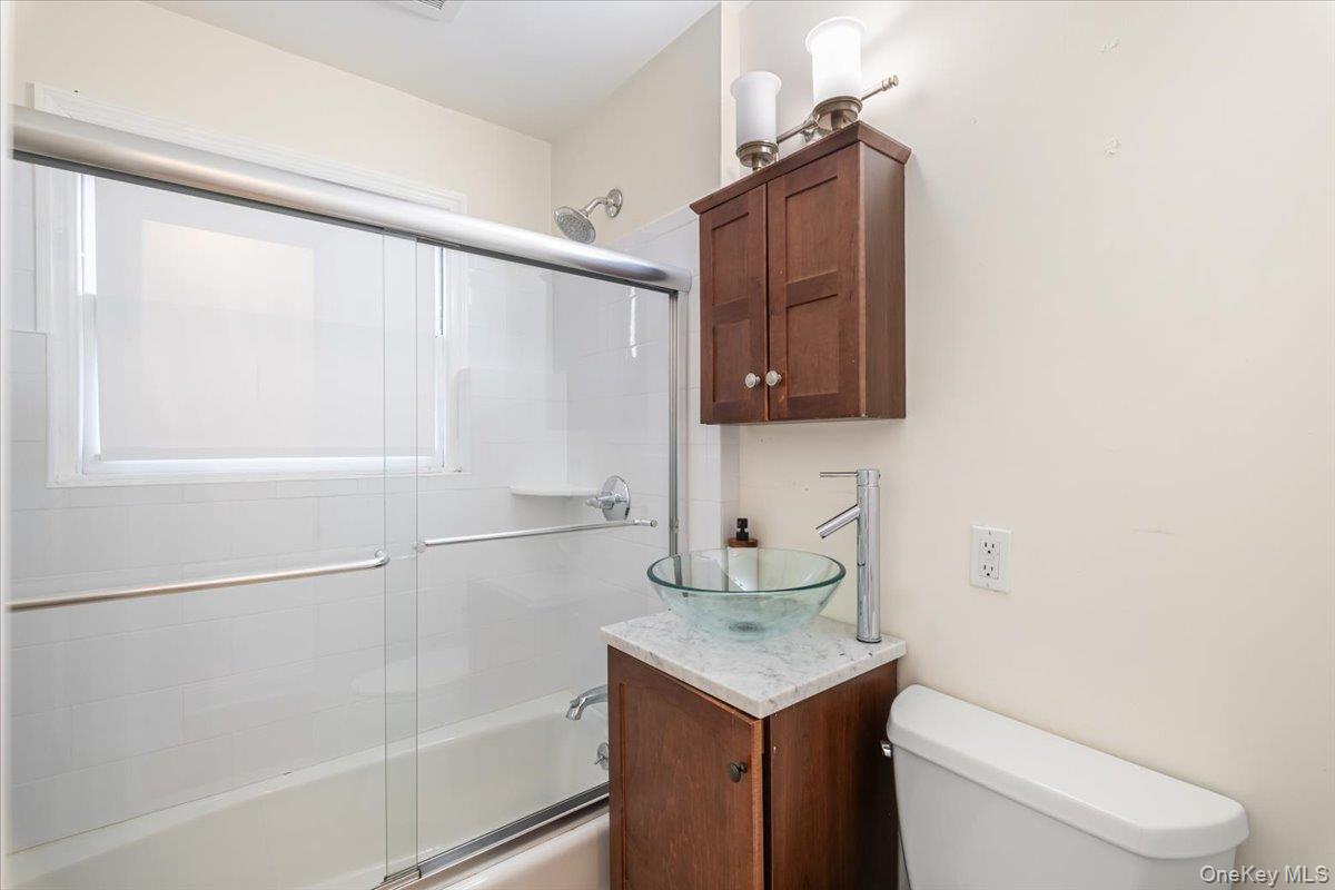 6 A Dickel Road Scarsdale, NY 10583 - Photo 20 of 26 En-Suite Bathroom