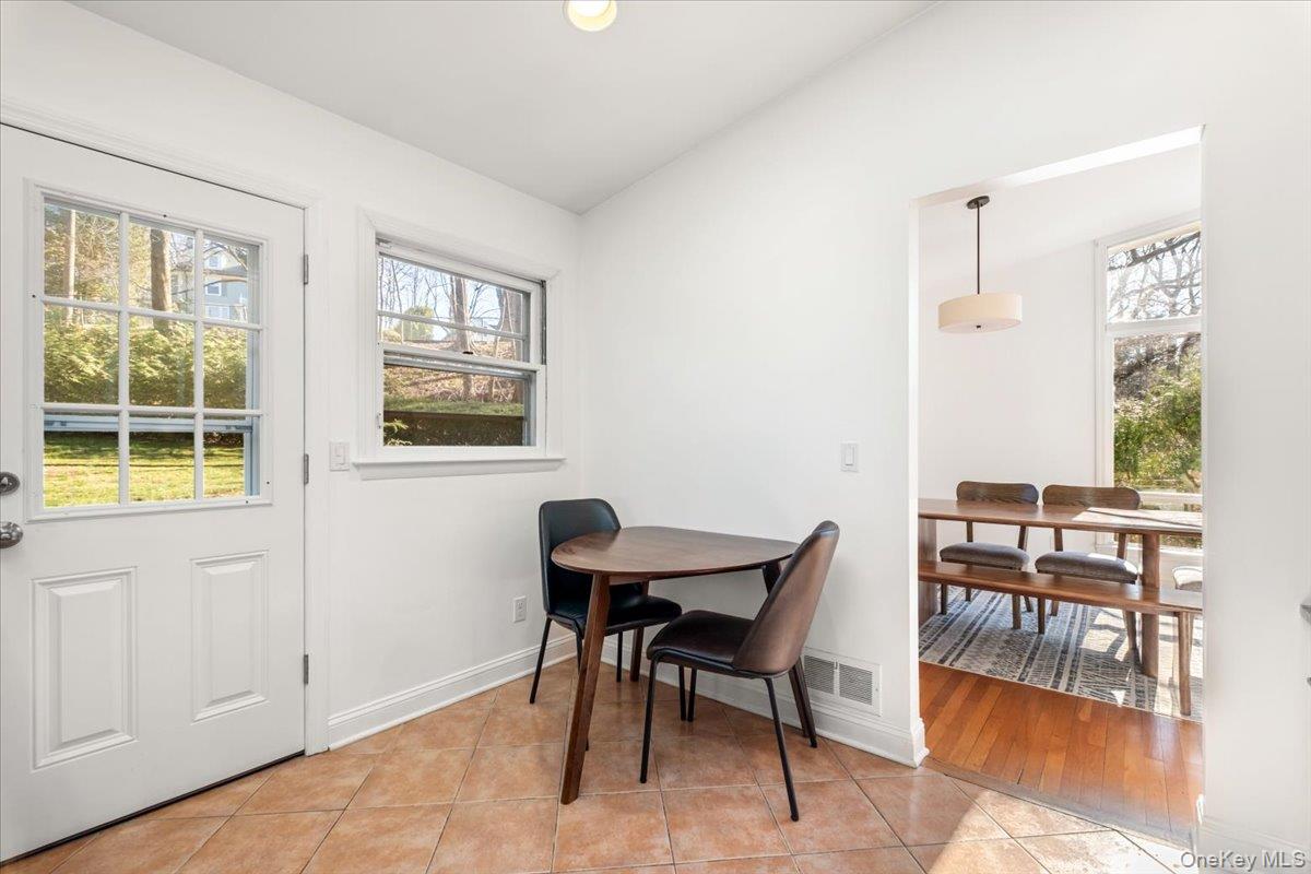 6 A Dickel Road Scarsdale, NY 10583 - Photo 9 of 26 Eat-In Kitchen