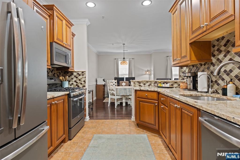 407 River Place Butler, NJ 07405 - Photo 10 of 25