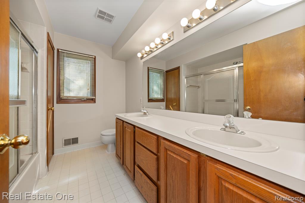 30971 Country Ridge Circle Farmington Hills, MI 48331 - Photo 31 of 47