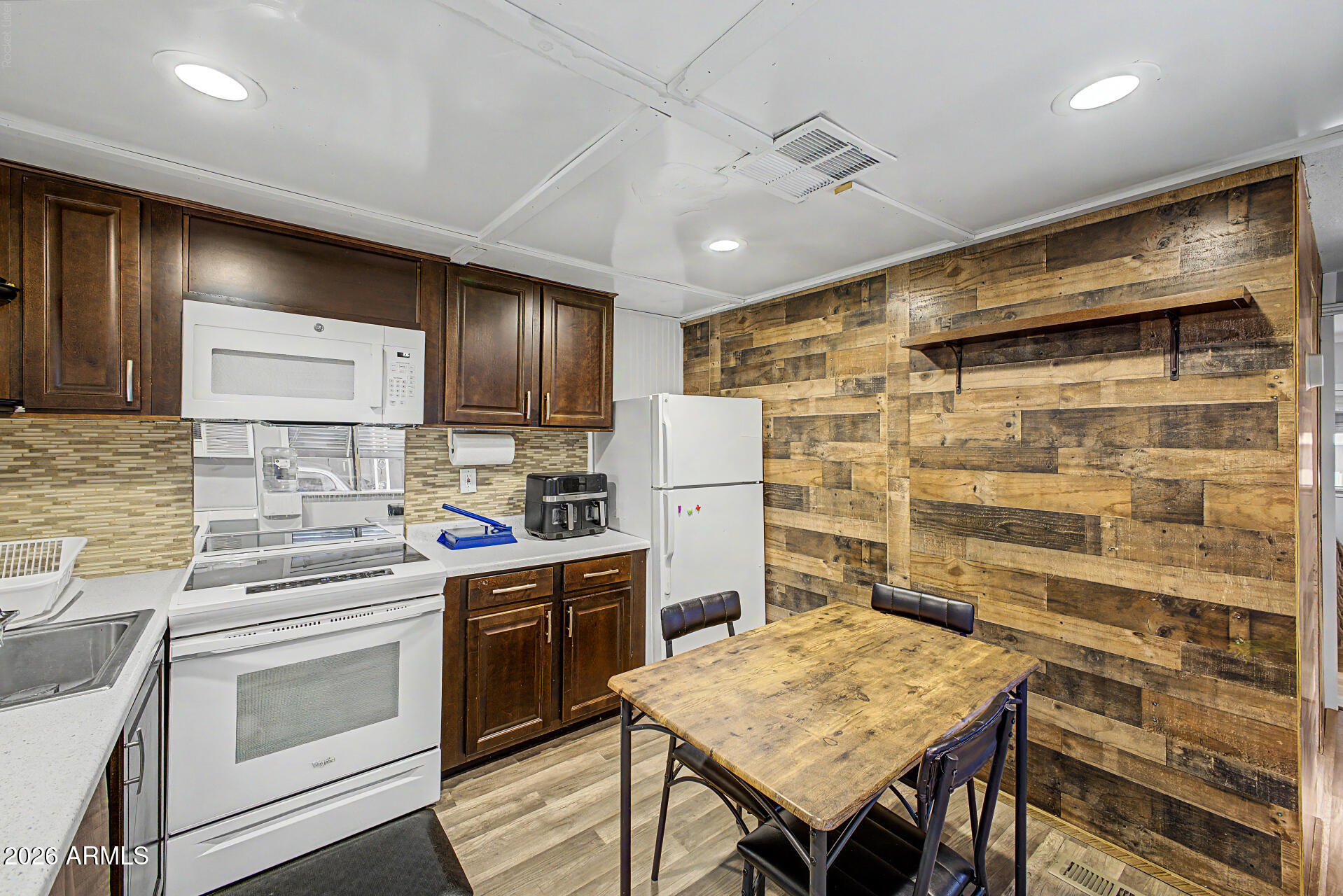 1304 East Bell Road, Unit 58 Phoenix, AZ 85022 - Photo 8 of 17 08 - Bell