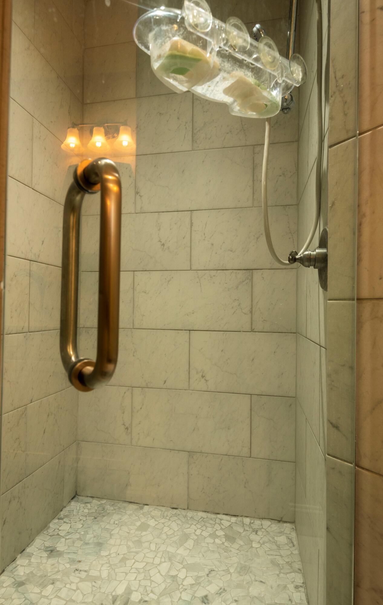 101 Grosvenor Road Savannah, GA 31410 - Photo 18 of 26 master shower