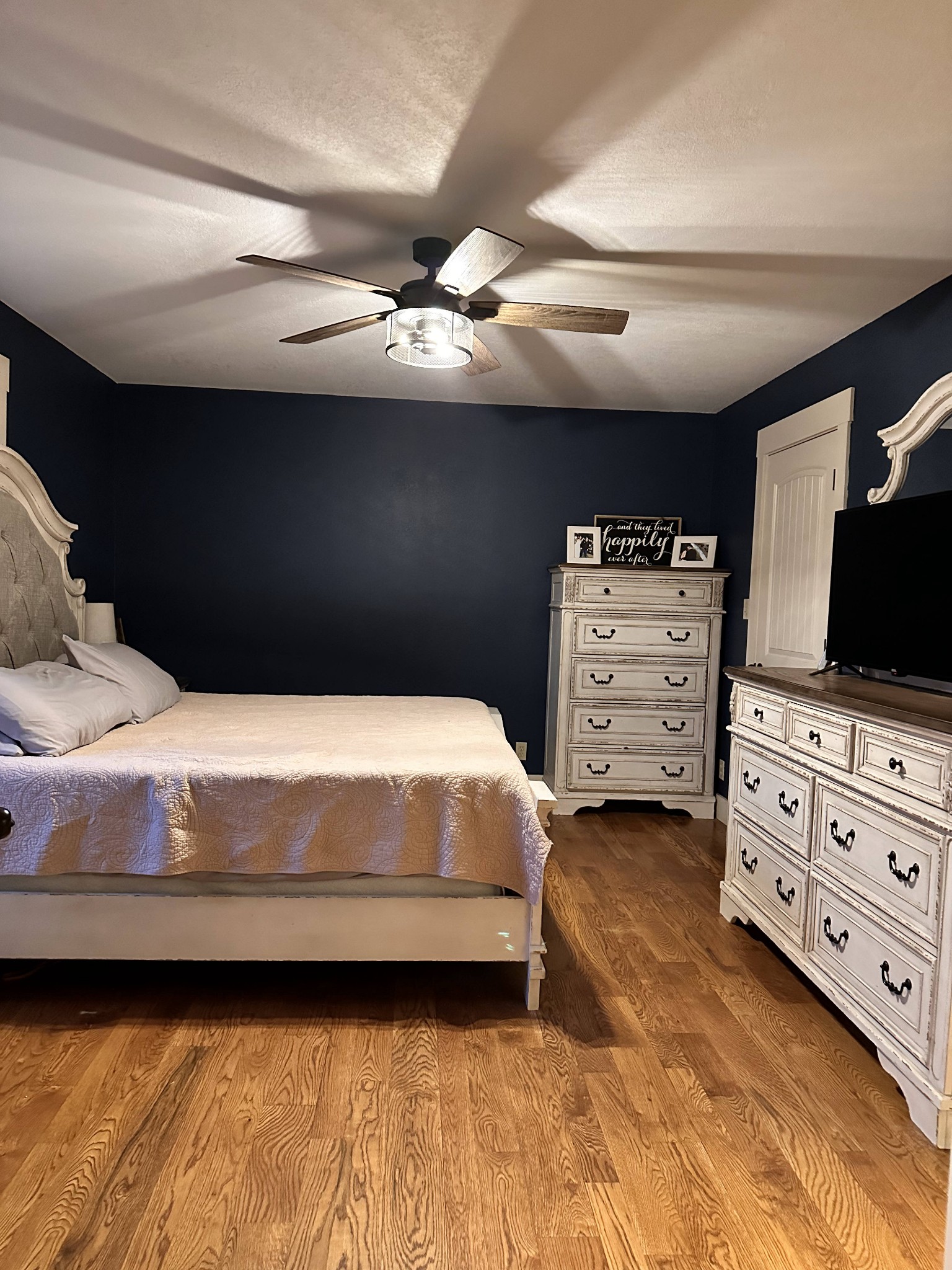 433 O'Neal Road Livingston, TN 38570 - Photo 23 of 42 a bedroom with a bed and with tv
