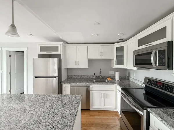 $2,100 | 468 Salem Street, Unit 2, Malden, MA 02148