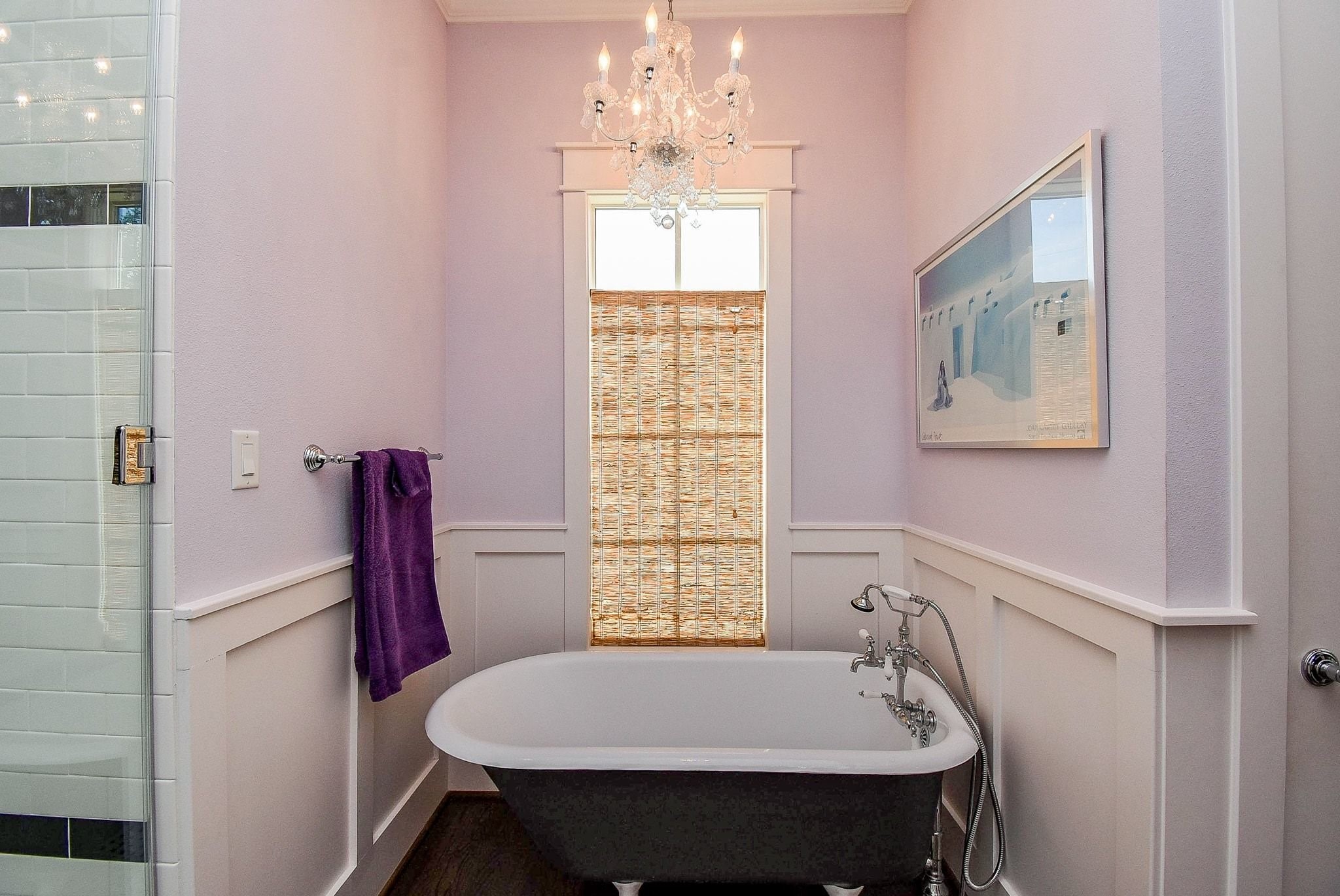 1036 Kern Street Houston, TX 77009 - Photo 31 of 47 Soak your troubles away one bubble bath at a time!