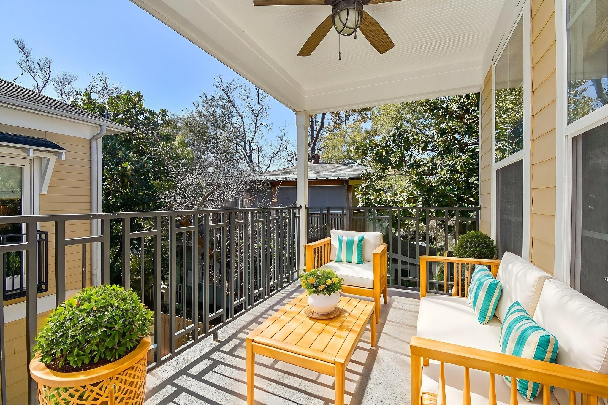 1036 Kern Street Houston, TX 77009 - Photo 38 of 47 Virtually staged but with a fun pop of color! Put your own personal spin on things!