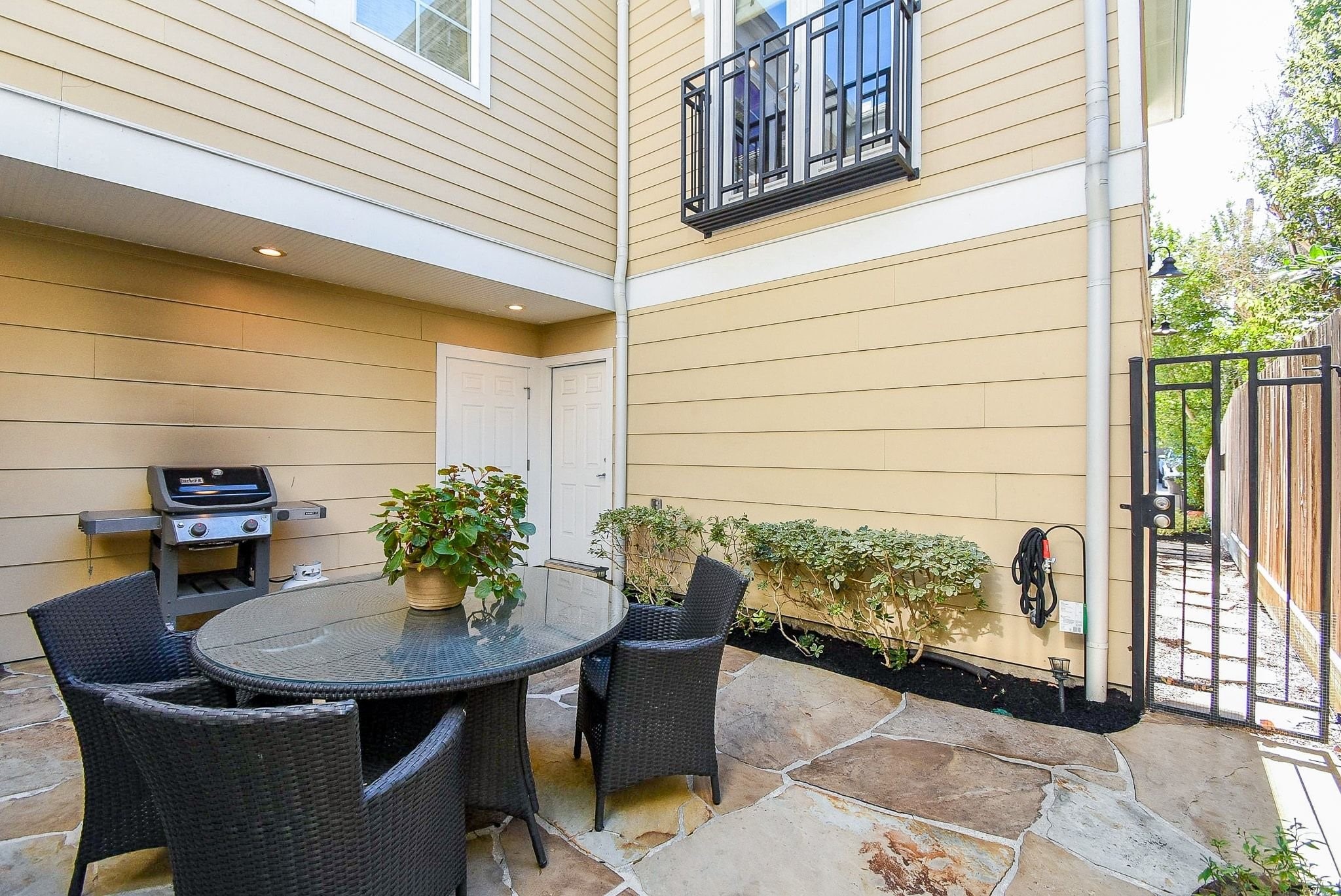 1036 Kern Street Houston, TX 77009 - Photo 5 of 47 Alternate look at courtyard, back out towards driveway. The 2 doors ahead are to the Garage (on right) and to a huge walk-in storage closet (on left). Both are lockable.
