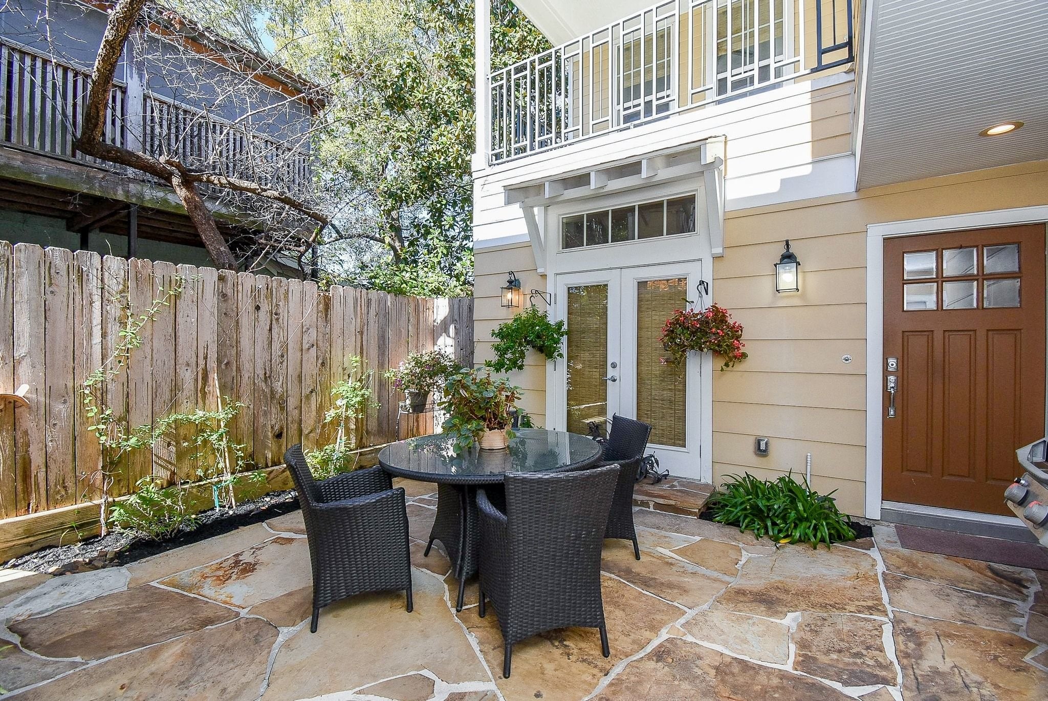 1036 Kern Street Houston, TX 77009 - Photo 6 of 47 It's just January and wow, this already looks so cozy & inviting. Great for entertaining as well! Now, imagine all the flowers & plants in full bloom, come the springtime!