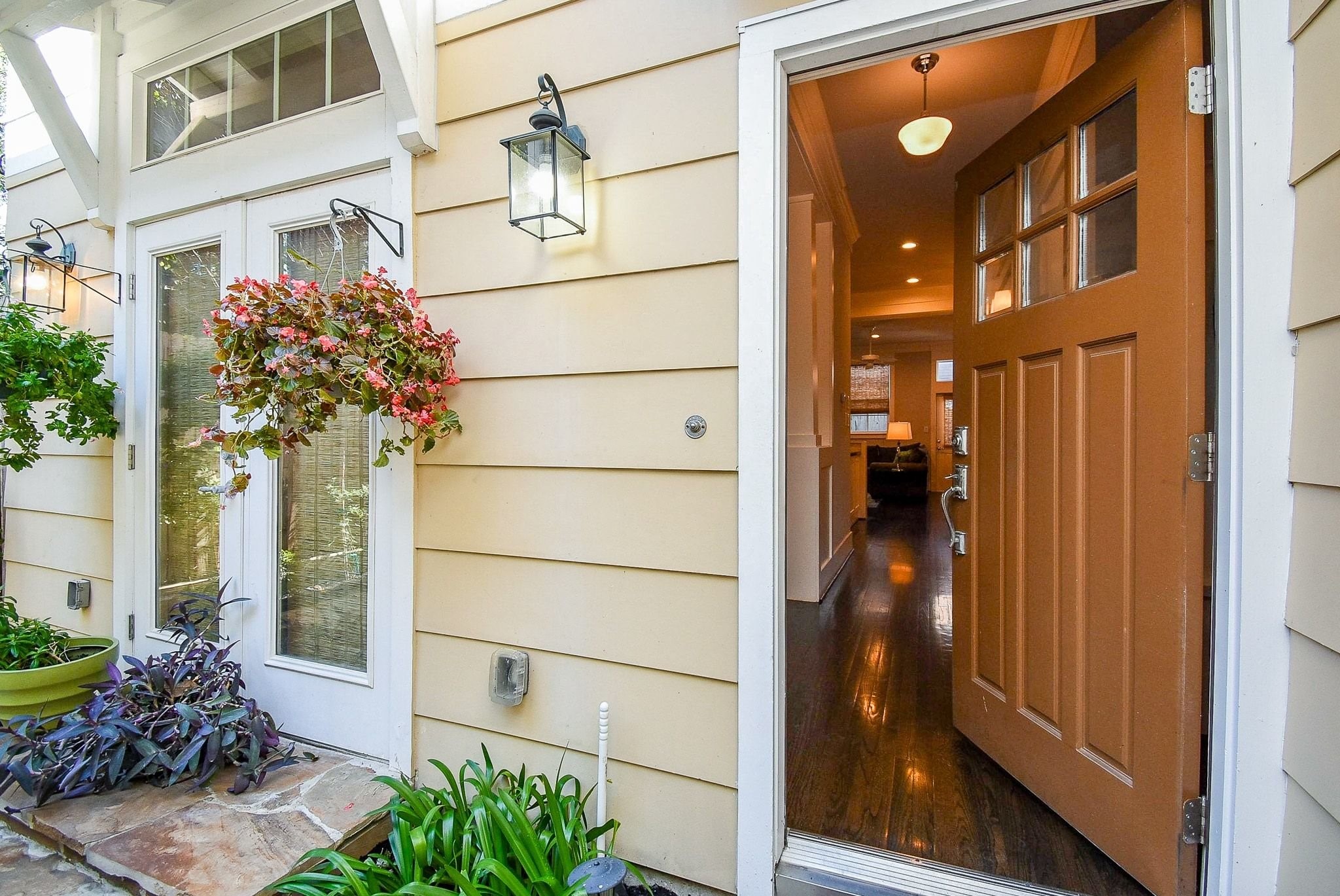 1036 Kern Street Houston, TX 77009 - Photo 7 of 47 Let's step inside and see what makes 1036 Kern St so special, and why it stands a cut above the others!