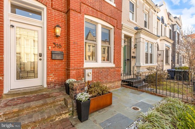 a picture of a wall with a white wall