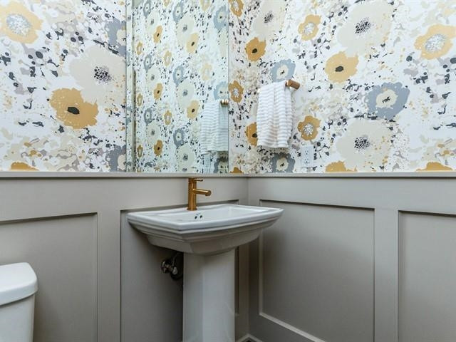 1017 Whitehall Circle Durham, NC 27713 - Photo 13 of 25 a bathroom with a sink and mirror with toilet