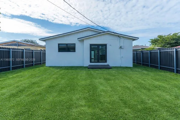 a view of a house with backyard and garden