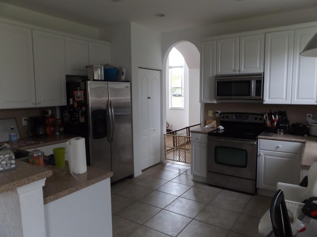 6201 Spring Lake Terrace Fort Pierce, FL 34951 - Photo 5 of 11 Kitchen