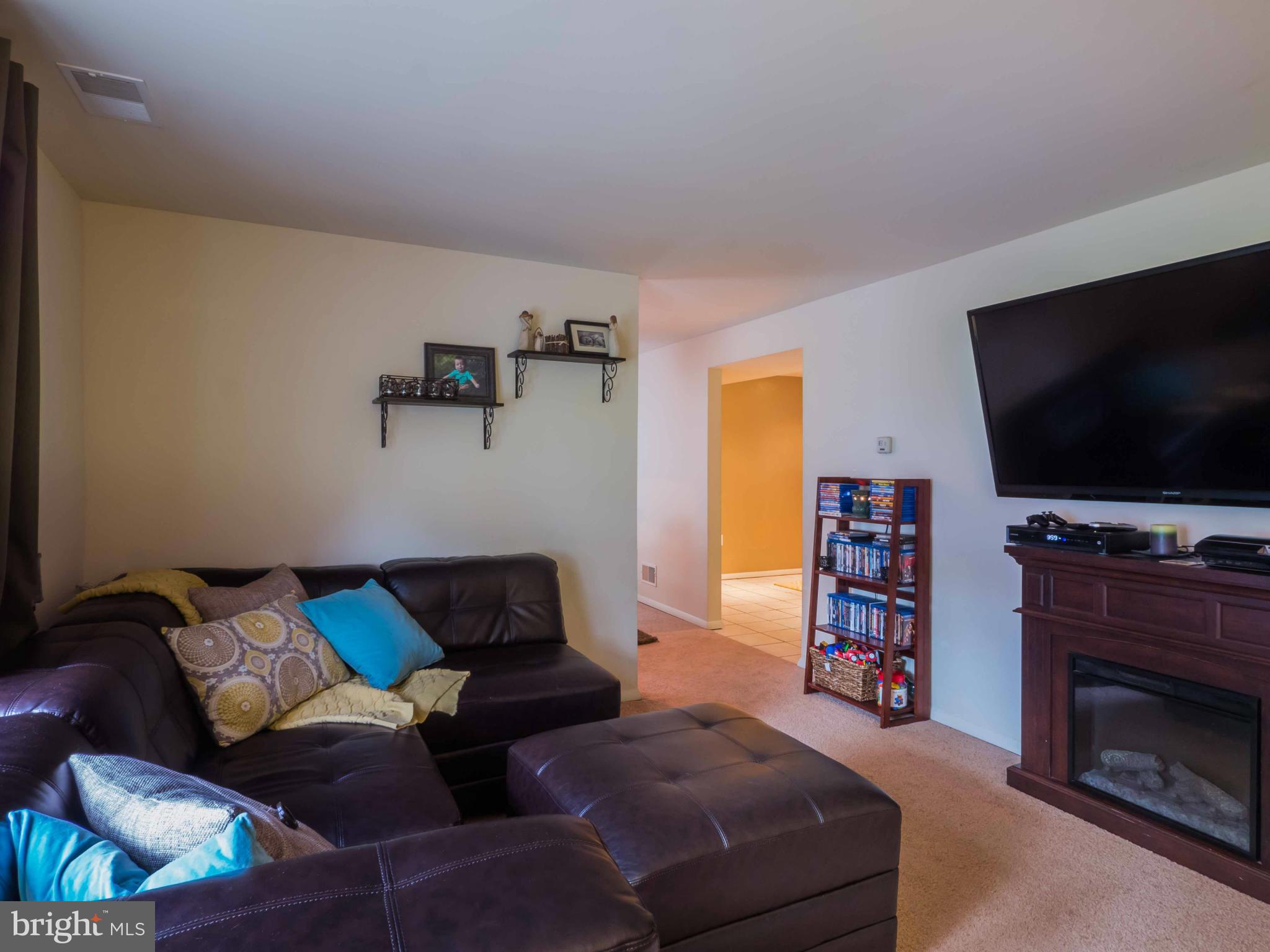 1329 Greyswood Road Odenton, MD 21113 - Photo 3 of 29 Living Room