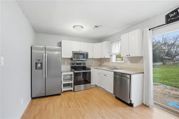 $190,000 | 17410 Chestnut Drive, Belton, MO 64012