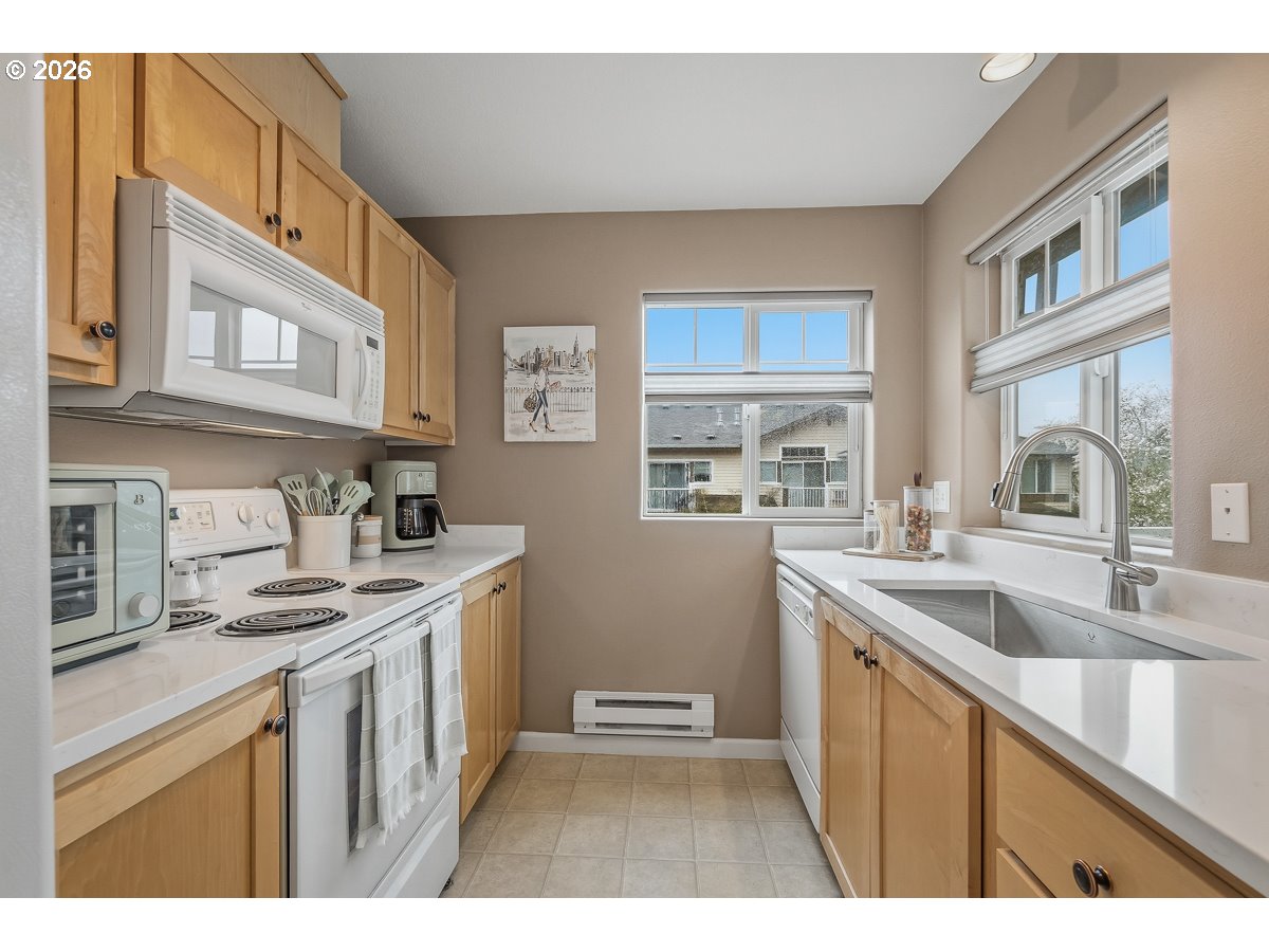 14745 Southwest Sandhill Loop, Unit 203 Beaverton, OR 97007 - Photo 8 of 18 Kitchen