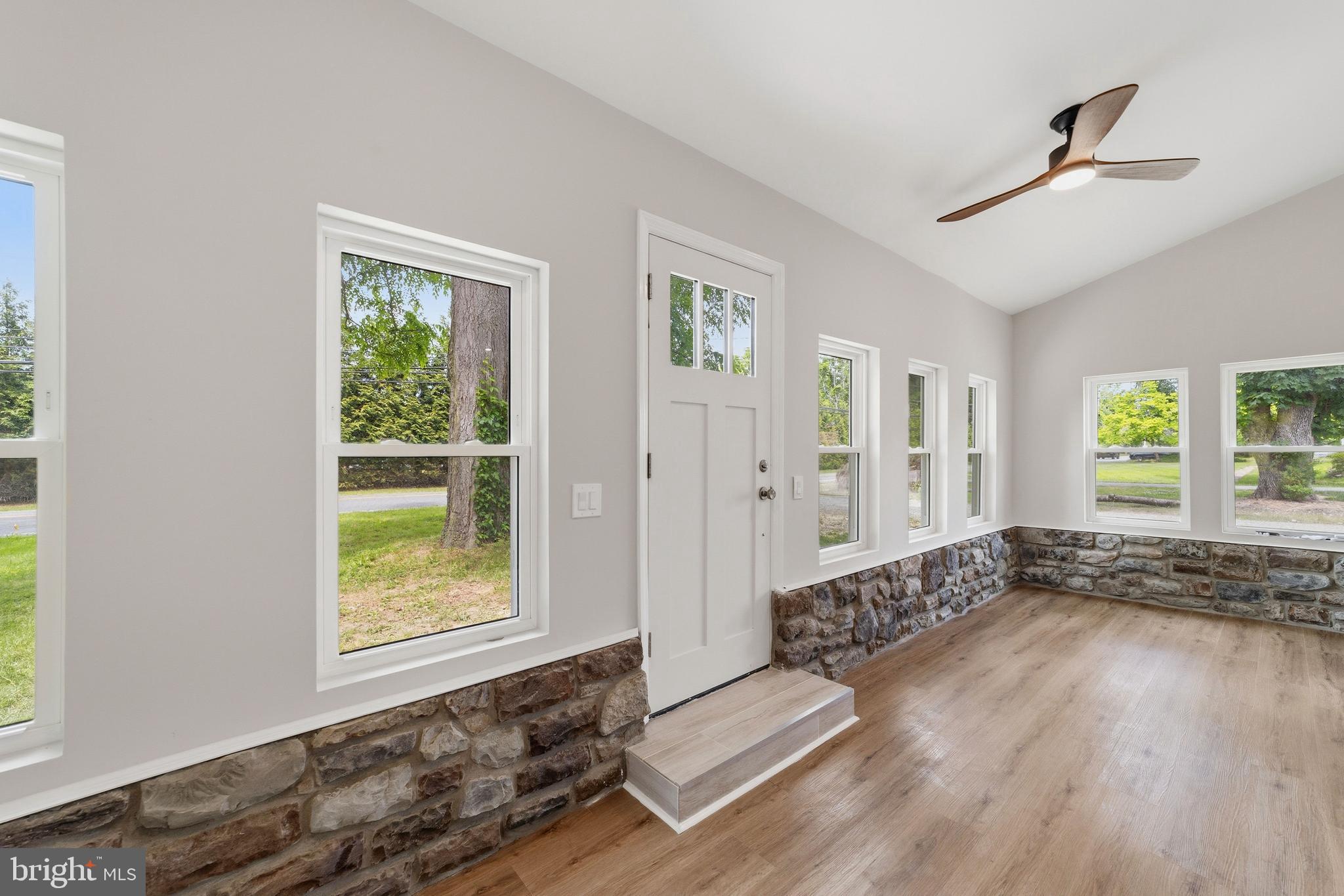 281 Friendship Road Cranbury, NJ 08512 - Photo 6 of 37