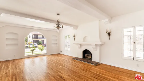 $6,800 | 1063 South Genesee Avenue, Los Angeles, CA 90019