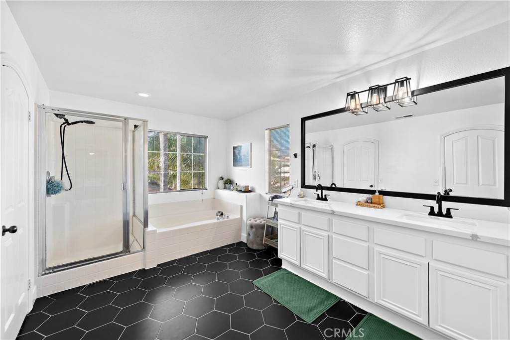 4314 Silver Spring Way Oceanside, CA 92057 - Photo 20 of 49 a bathroom with a double vanity sink mirror and bathtub