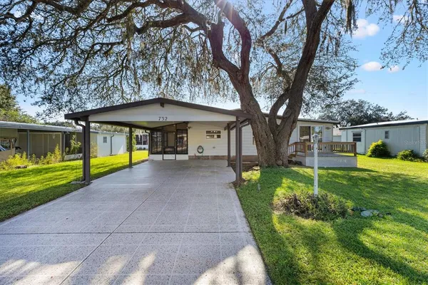 $219,900 | 732 Royal Palm Avenue, Lady Lake, FL 32159