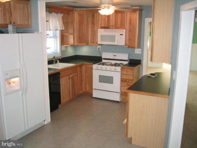 1619 Knoxville Road Edgewater, MD 21037 - Photo 4 of 9 Kitchen
