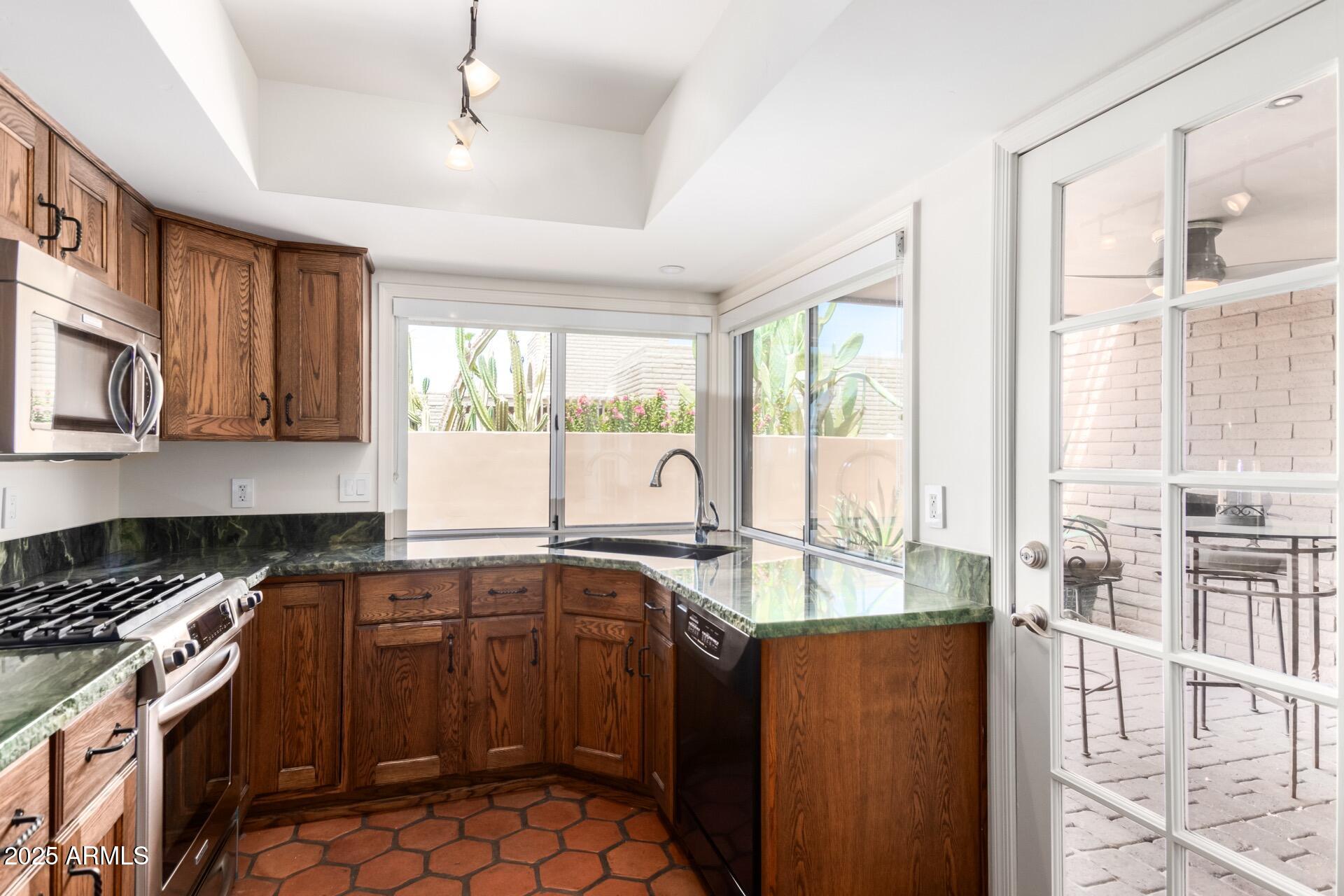 7770 East Camelback Road, Unit 16 Scottsdale, AZ 85251 - Photo 11 of 26 Camelback 11