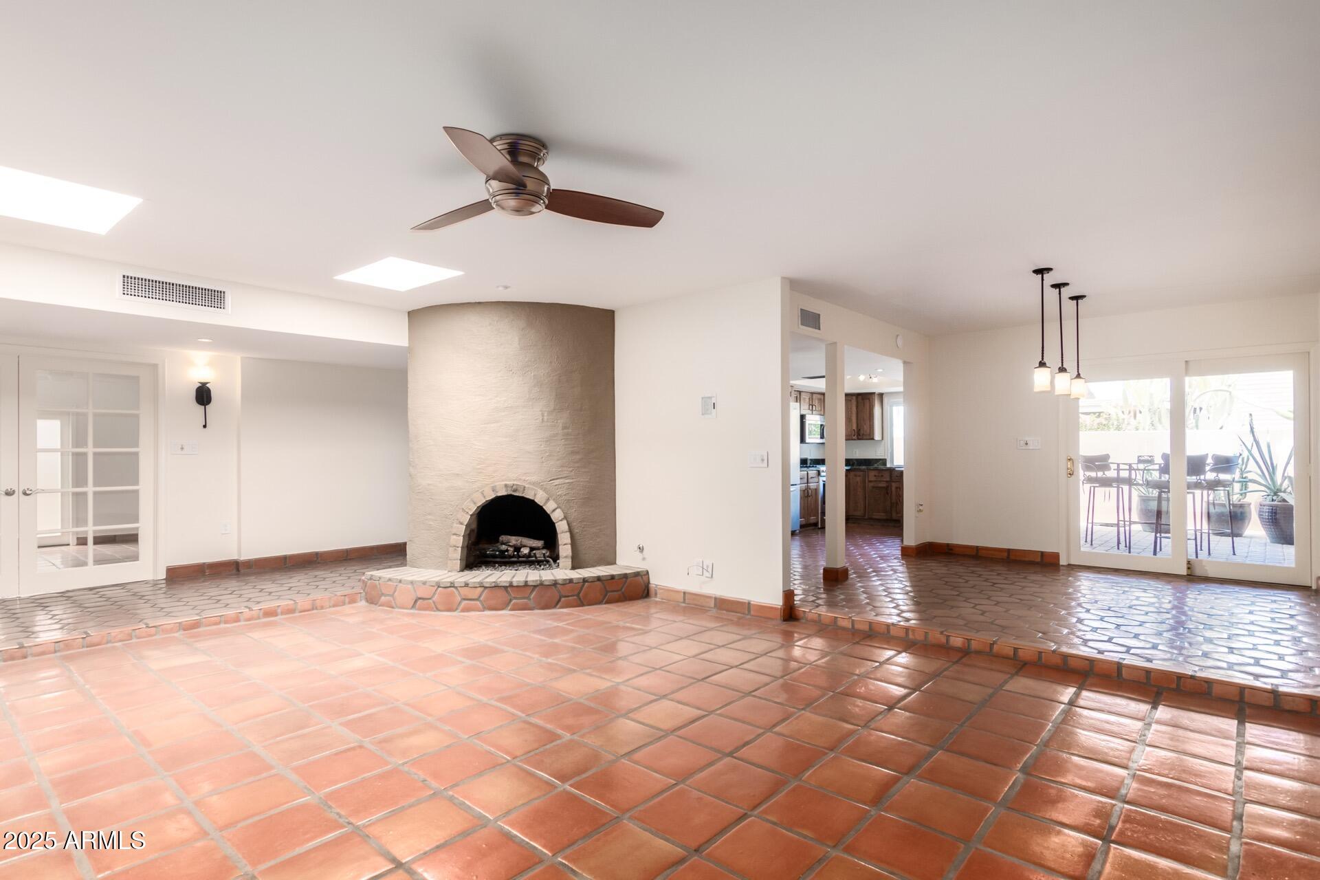 7770 East Camelback Road, Unit 16 Scottsdale, AZ 85251 - Photo 5 of 26 Camelback 5