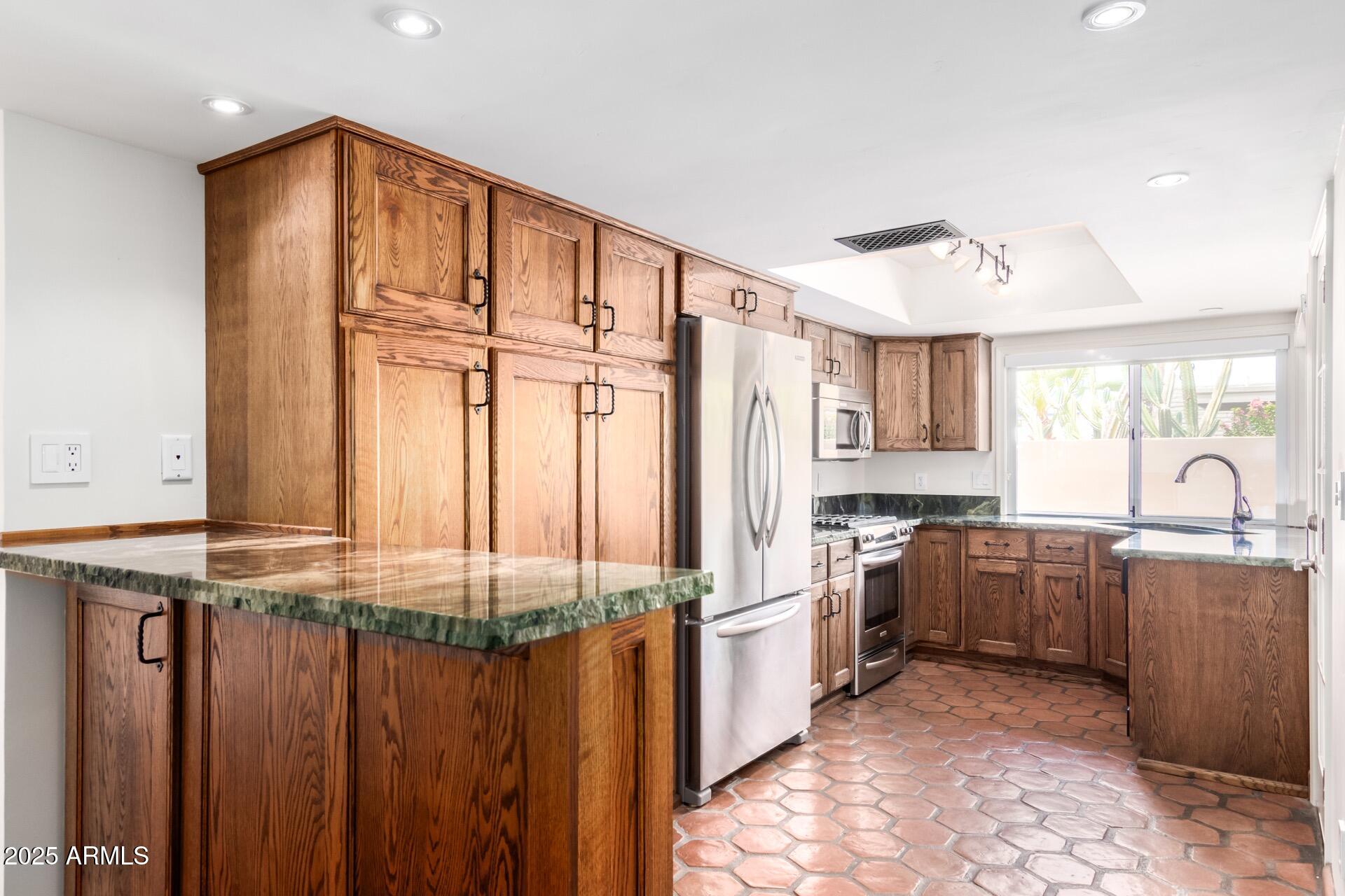 7770 East Camelback Road, Unit 16 Scottsdale, AZ 85251 - Photo 9 of 26 Camelback 9