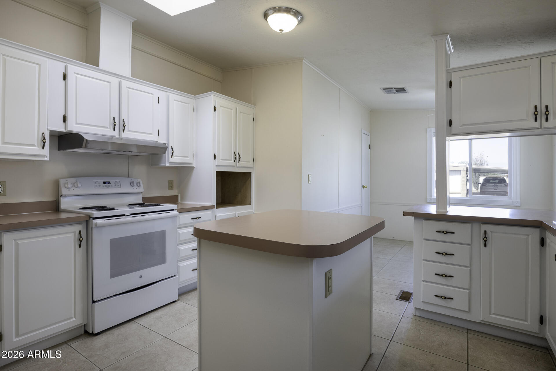 2100 North Trekell Road, Unit 366 Casa Grande, AZ 85122 - Photo 10 of 43 2100 N Trekell Lot 366 - Kitchen