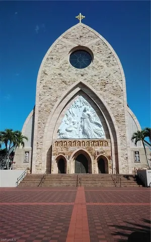 a view of a lake with houses