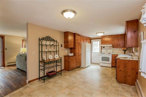 12 Shetland Road Danvers, MA 01923 - Photo 8 of 22 Gallery Image 8