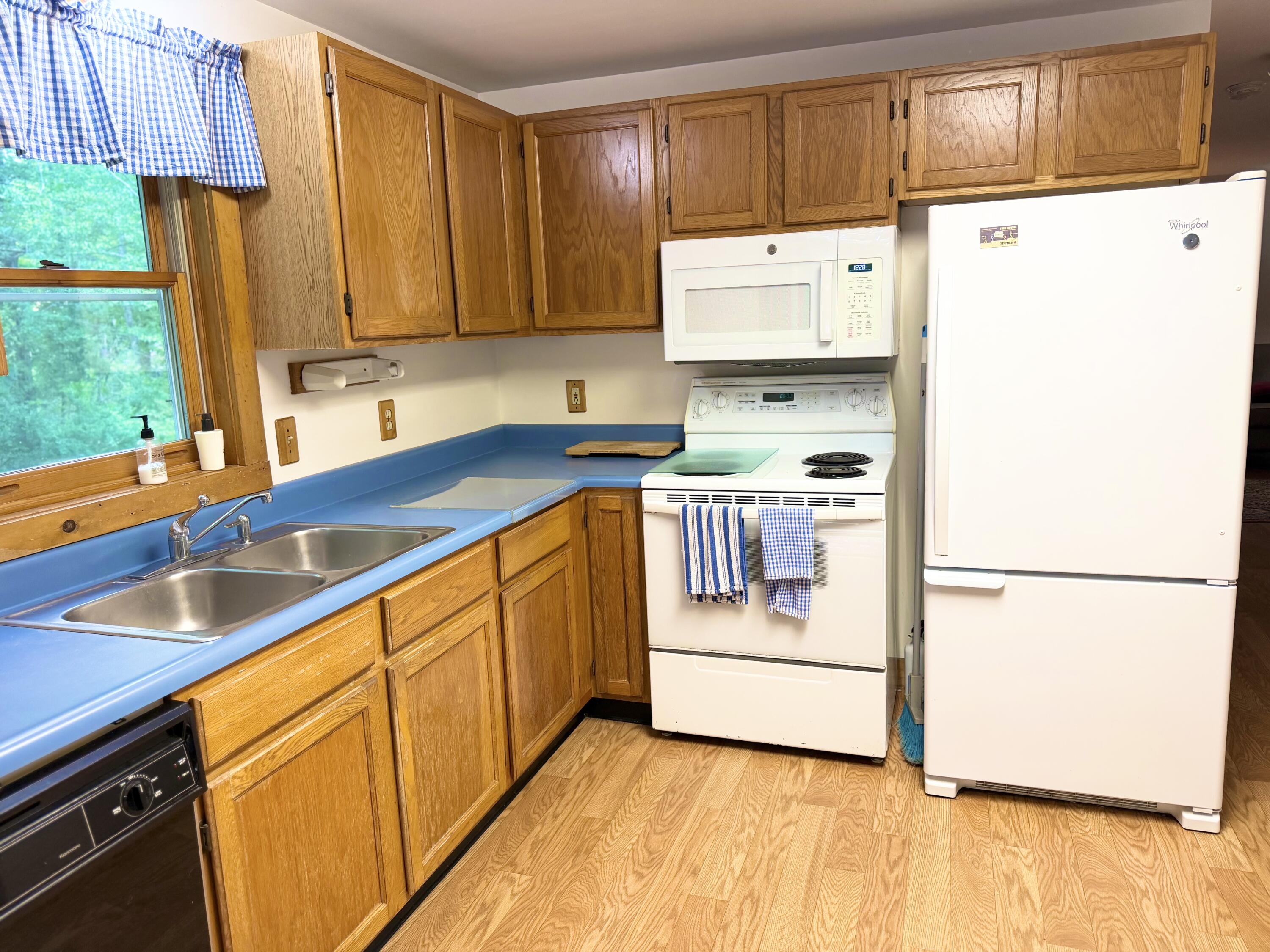 1070 Coles Hill Road Wells, ME 04090 - Photo 4 of 28