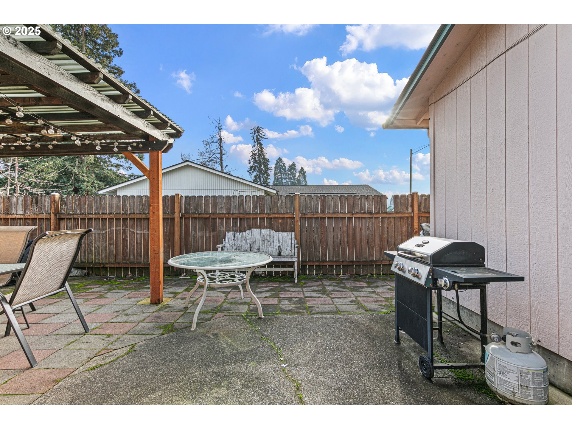 351 South 37th Place Springfield, OR 97478 - Photo 33 of 39 a view of a chairs and table in the patio