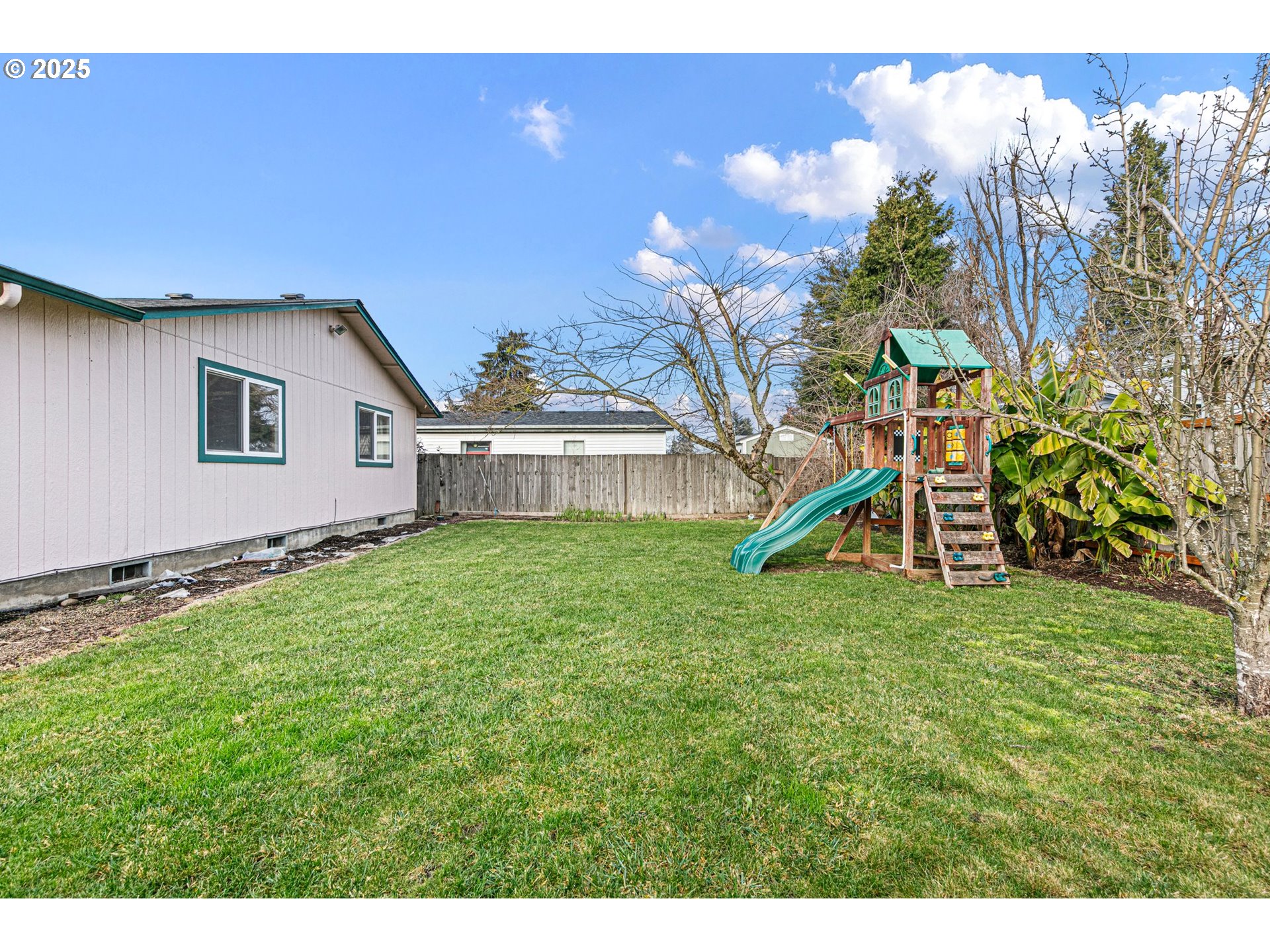 351 South 37th Place Springfield, OR 97478 - Photo 36 of 39 a house view with a garden space