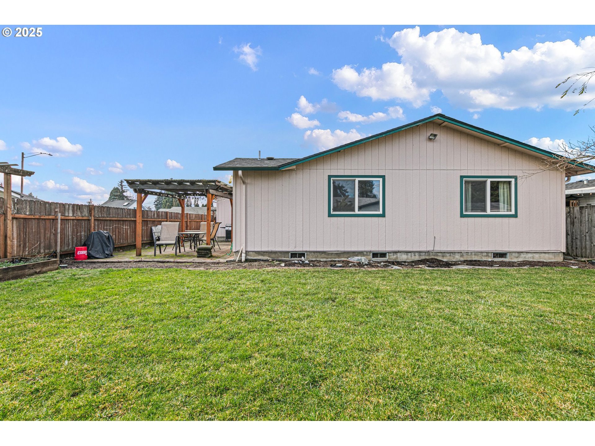 351 South 37th Place Springfield, OR 97478 - Photo 38 of 39 a house view with a backyard space
